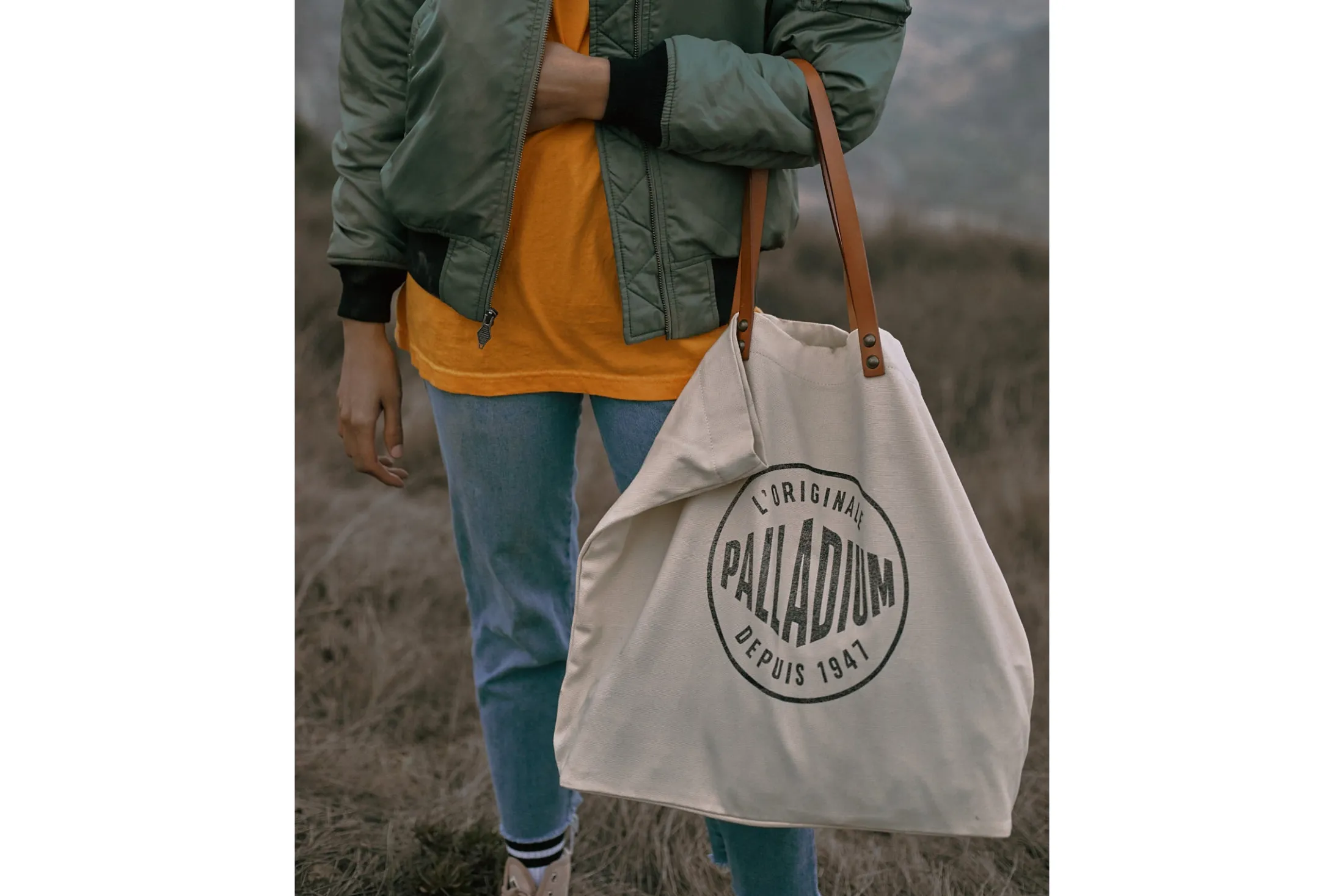 ROUND LOGO TOTE BAG
